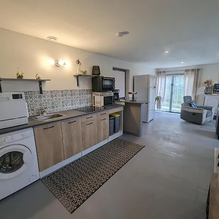 Pmr Avec Parking, 2 Chambres, Salles D'eau Privatives - Accueil Chaleureux - Fr-1-611-103 Nyaraló Neuilly-l'Évêque
